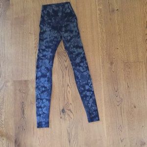 Lulu lemon printed leggings. Like new condition!